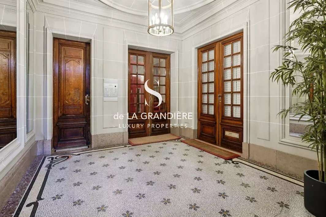 Appartement à PARIS-16E