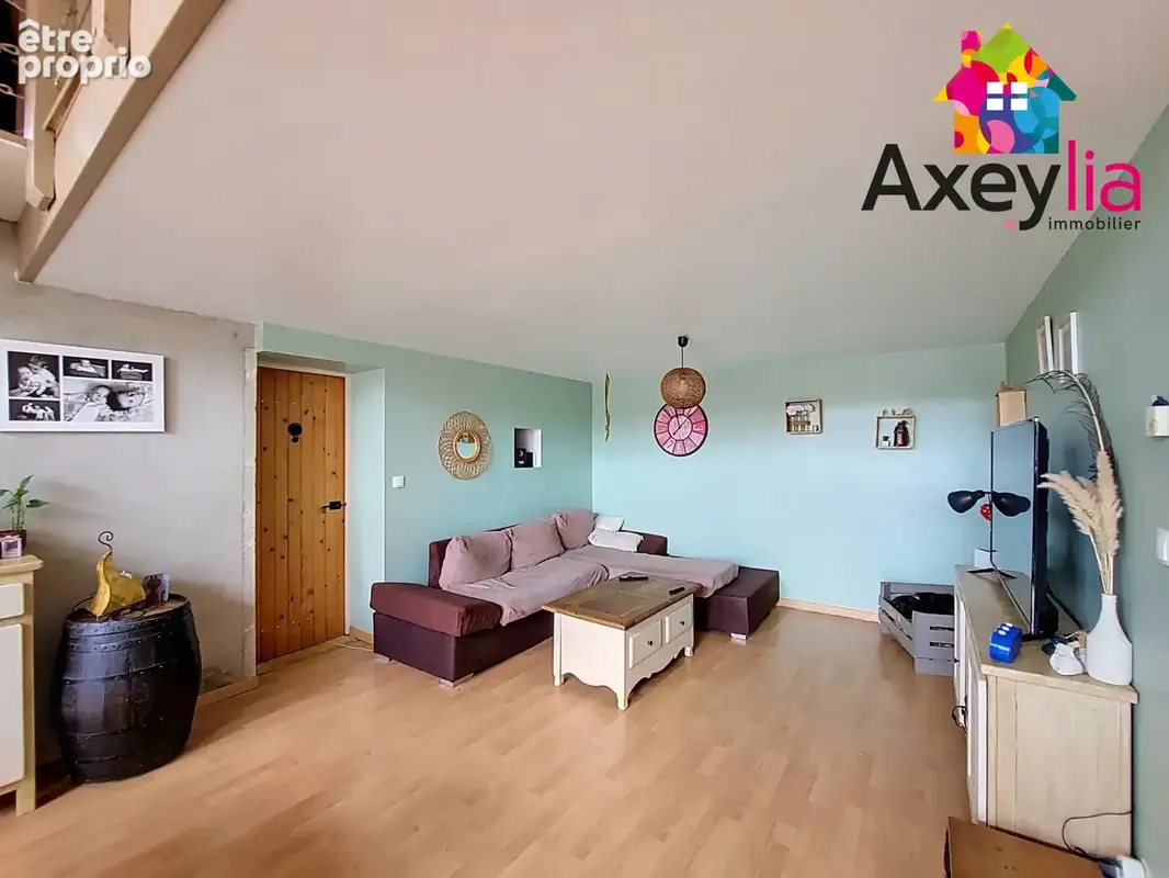 A vendre- saint-julien de jonzy- maison en pierres sur terrain d'environ 2600 m2 - photo 4