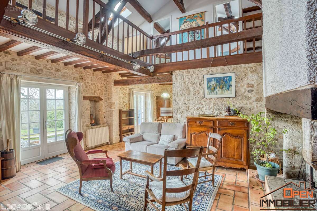Maison à SAINTE-COLOMBE-DE-VILLENEUVE