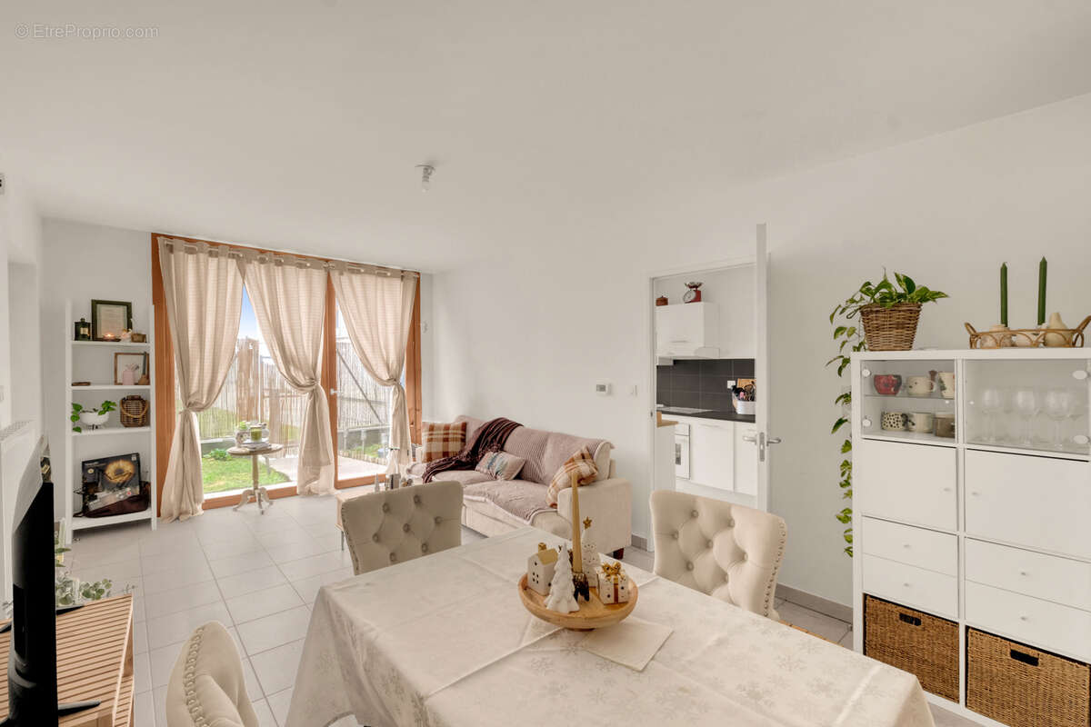 Appartement à BEAUZELLE