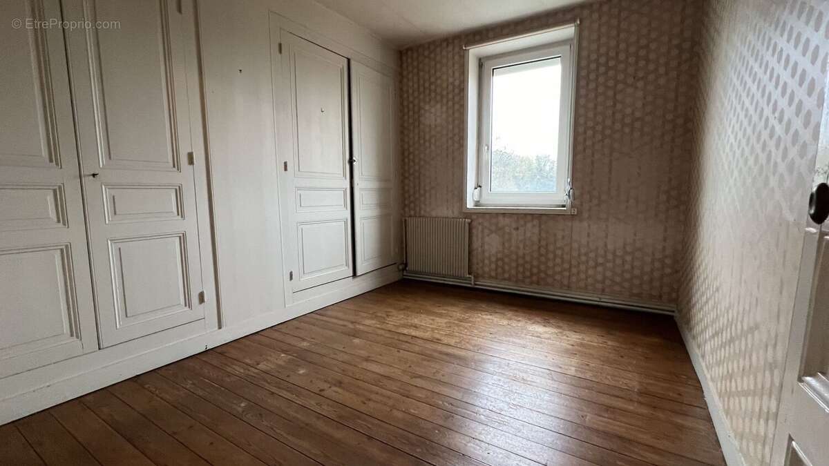 A vendre maison de ville en briques en plein centre ville de EU, 9 pièces, salon avec cheminée, salle à manger, 6 chambres, 2 sa - photo 15
