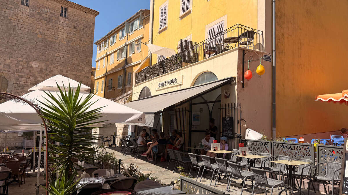 A vendre fonds de commerce bar-brasserie-glacier 96 m2 licence iv idealement situe dans le centre de hyeres - photo 2