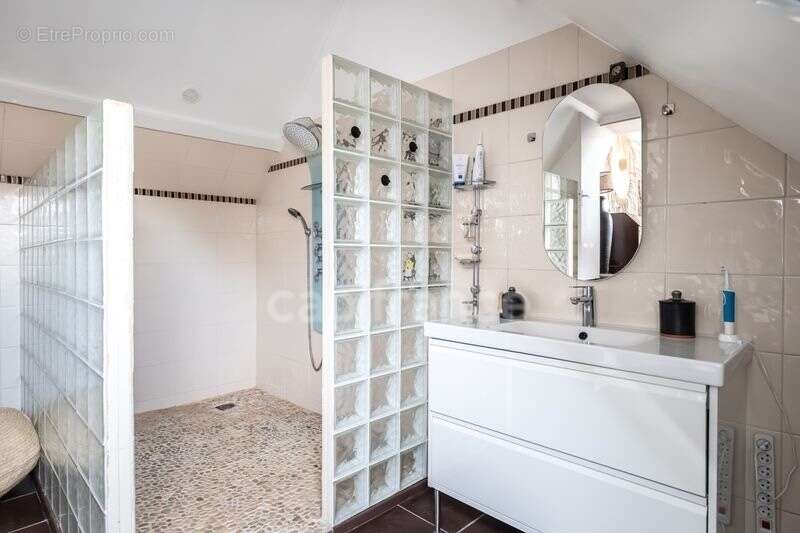 Maison à LES CLAYES-SOUS-BOIS