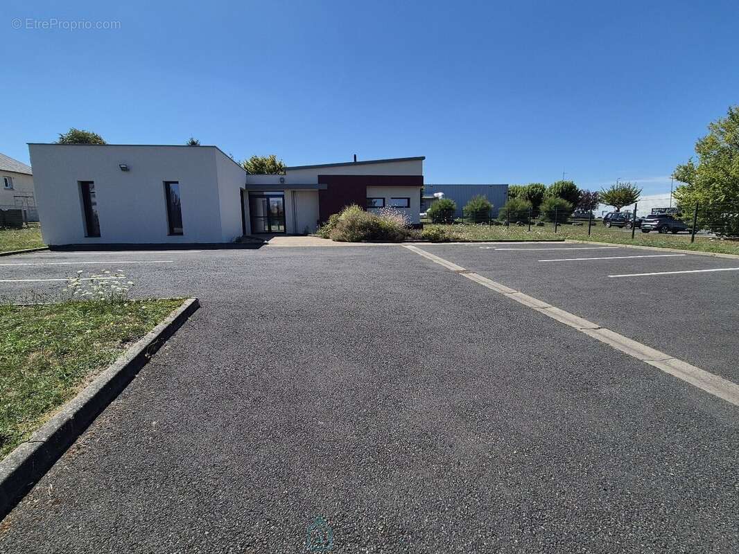 Commerce à MONTRICHARD