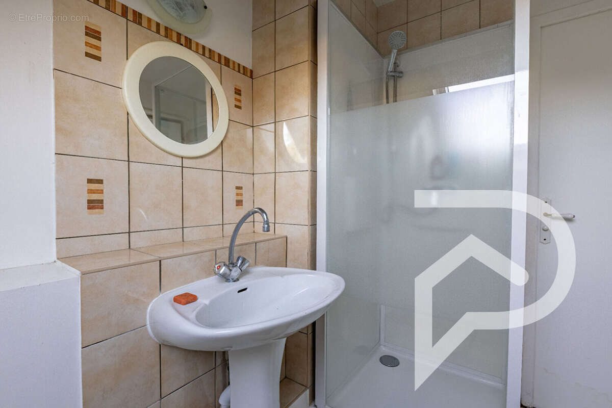 Maison à PEROY-LES-GOMBRIES