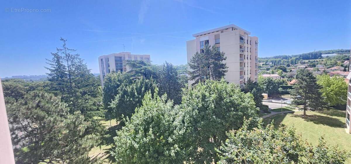 Appartement à SAINT-GENIS-LAVAL