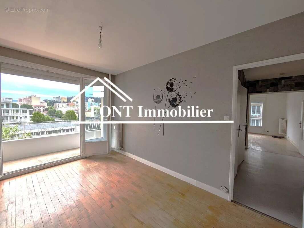 Appartement à SAINT-ETIENNE