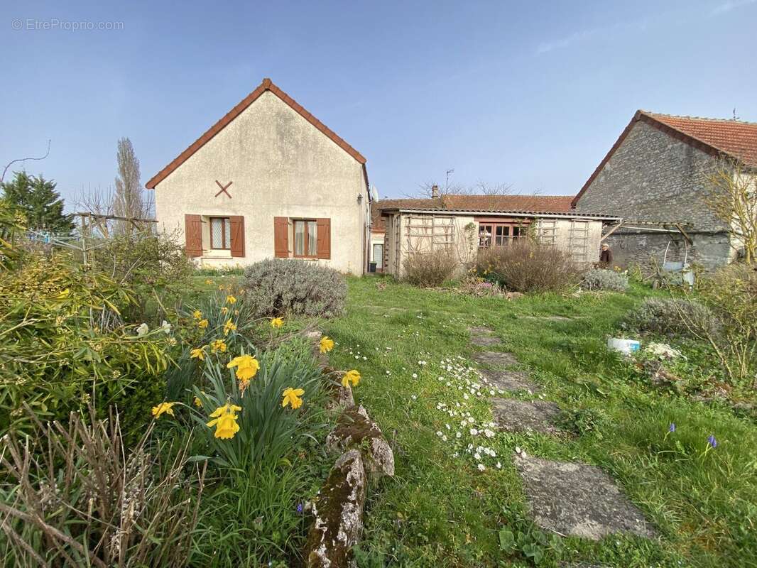 Maison à BEAUNE-LA-ROLANDE