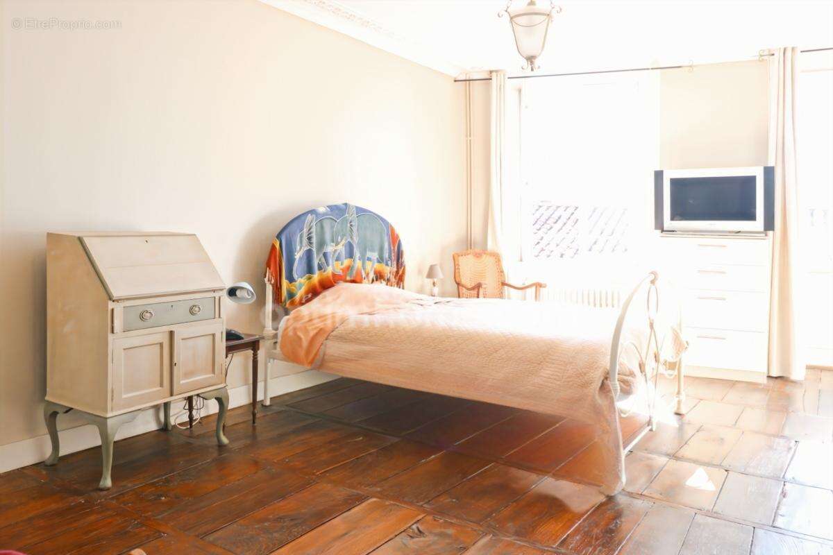 Maison de Charme et de Caractère de 353 m² - 9 Pièces - 6 Chambres sur parcelle de 662 m² - BELLAC 87300 - photo 26