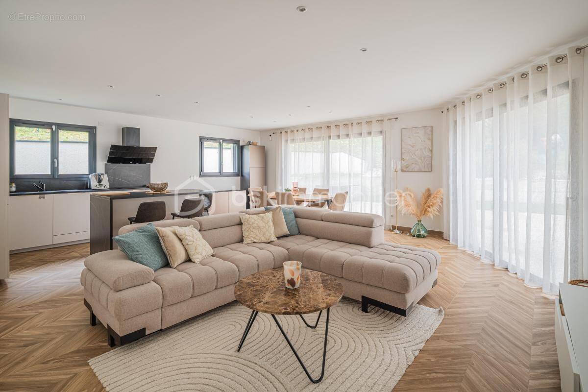 Maison à CHAMP-SUR-DRAC