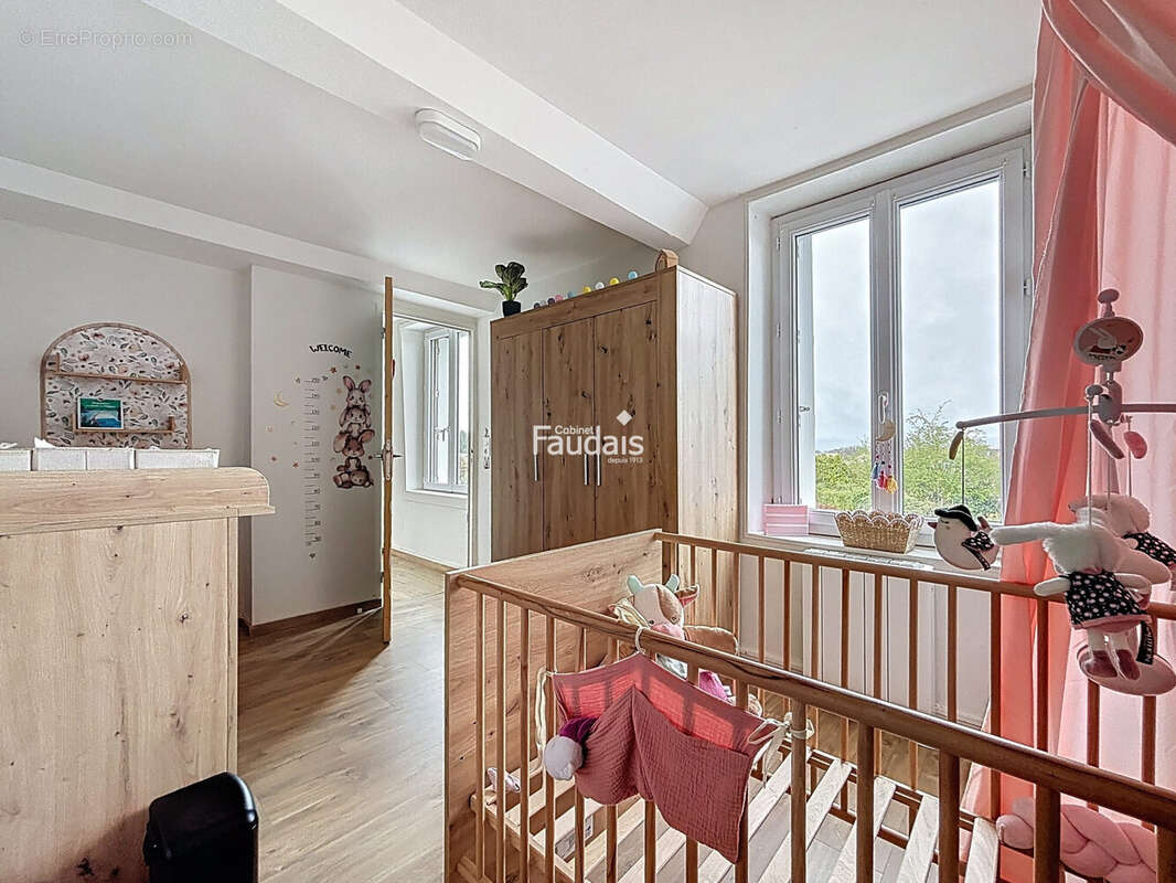 Appartement 192 m² à Vire  - photo 6