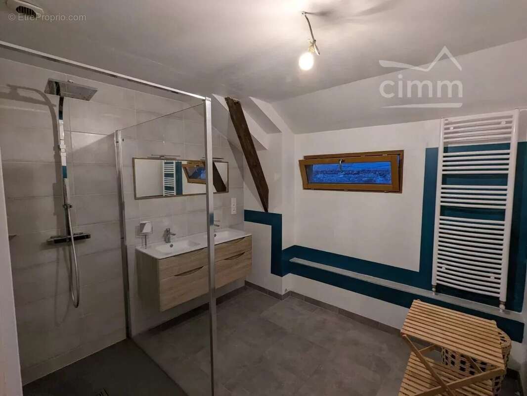 Appartement à DENEE