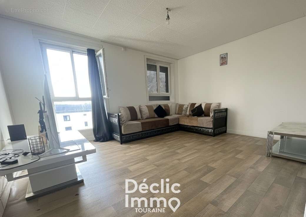 Appartement à SAINT-JEAN-DE-LA-RUELLE