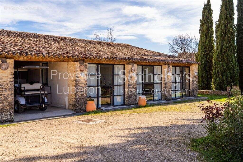 Maison à OPPEDETTE