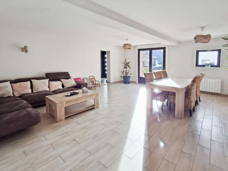 Maison à TREMBLAY-LES-VILLAGES