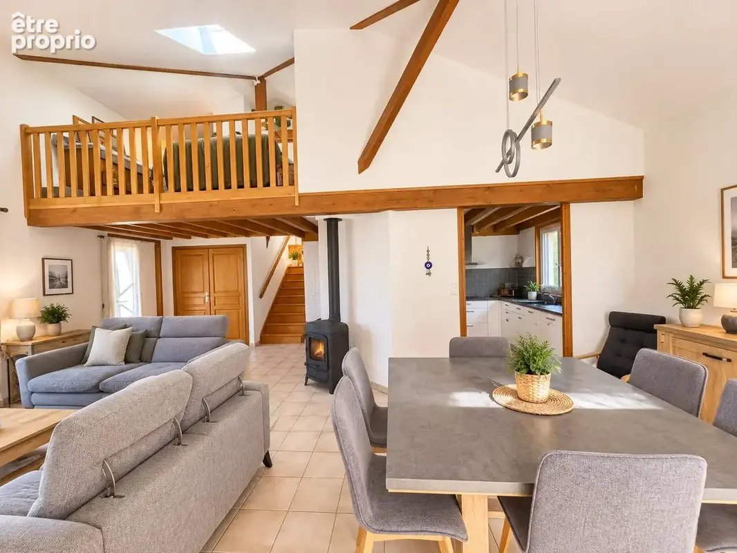 Proche Roanne, Maison de construction traditionnelle sur 3461m2 de terrain avec piscine et vue dégagée - photo 10
