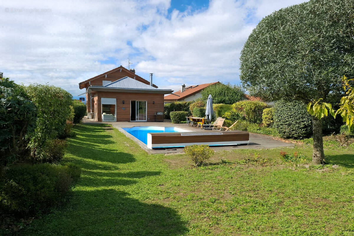 Maison à VETRAZ-MONTHOUX