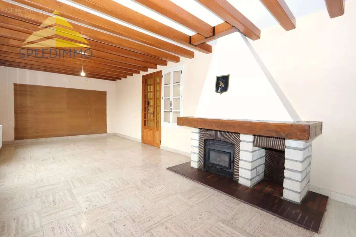 Maison à MANDRES-LES-ROSES