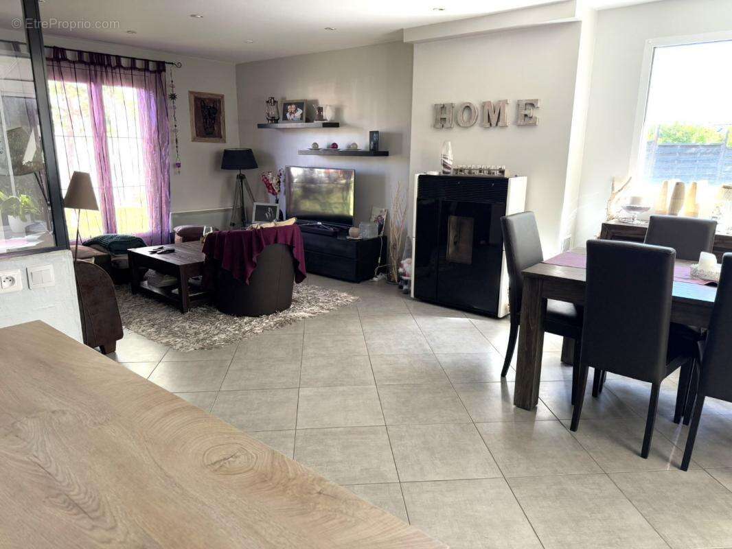 Maison à SAINT-DENIS-DE-L&#039;HOTEL