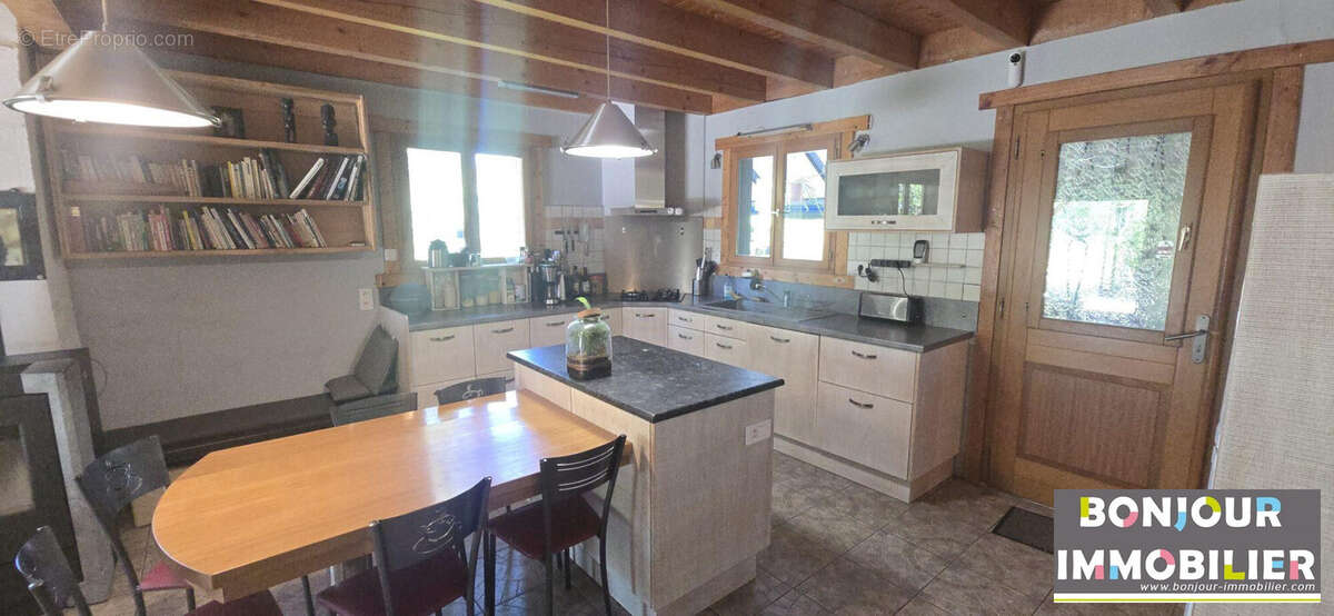 Maison 176 m² à Lepin-Le-Lac  - photo 3