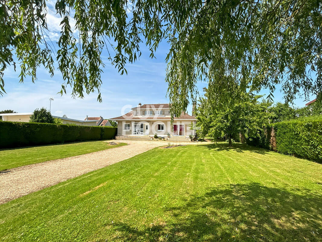 Maison à TOURNAN-EN-BRIE