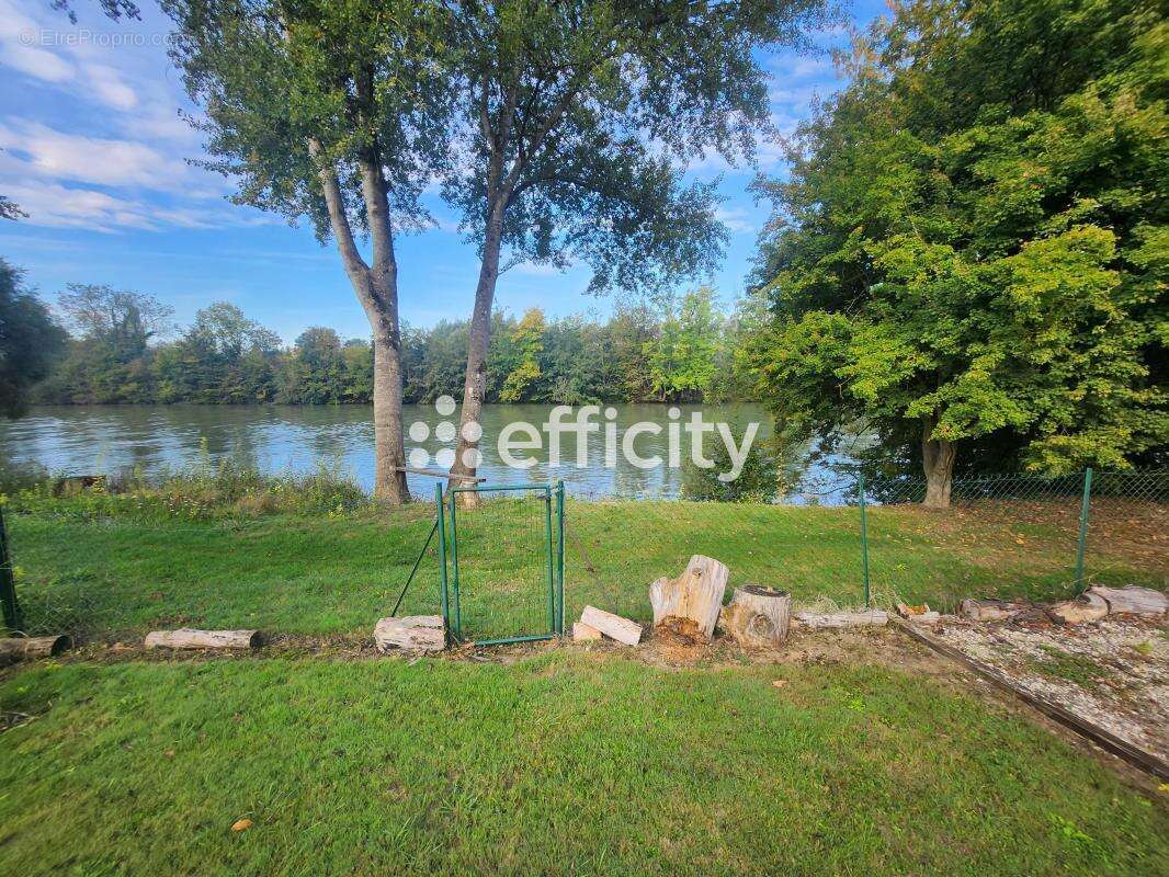 Maison à MERY-SUR-MARNE
