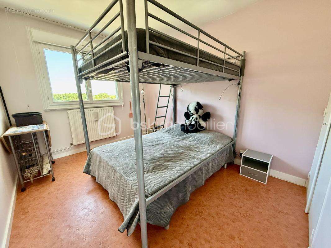 Appartement lumineux cinq pièces avec balcon, garage et cave - ROYAN à 10 minutes à pied de la plage de Pontaillac et du pigeonn - photo 11