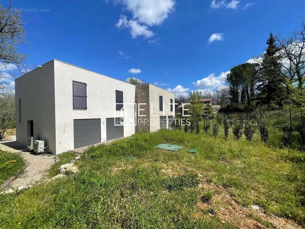 Maison à SAINT-CEZAIRE-SUR-SIAGNE