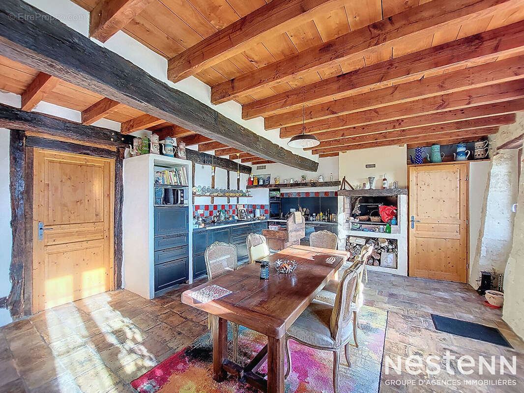 A Vendre Maison en pierre rénovée de cinq pièces sur propriété de plus de 2.4 hectares - photo 7