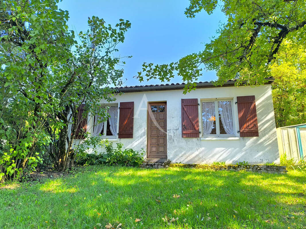 Maison à MONTGESTY