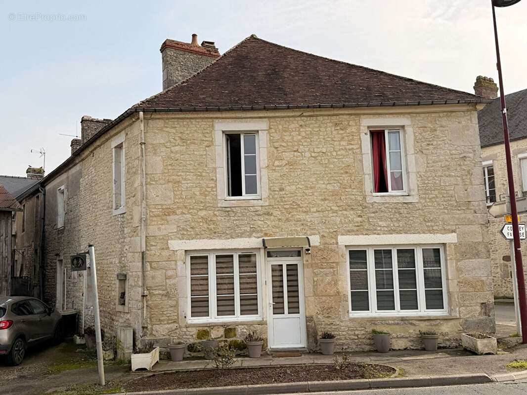Maison 3 chambres, jardin et hangar - photo 15