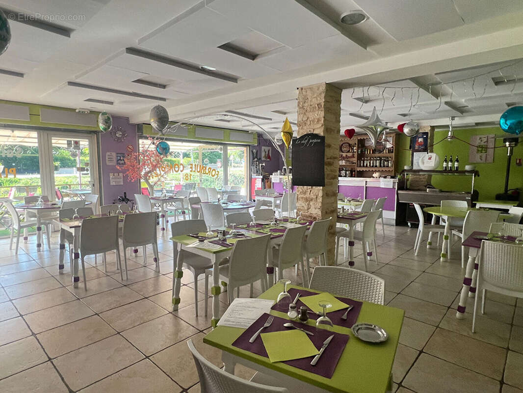 Commerce à LES MAGES