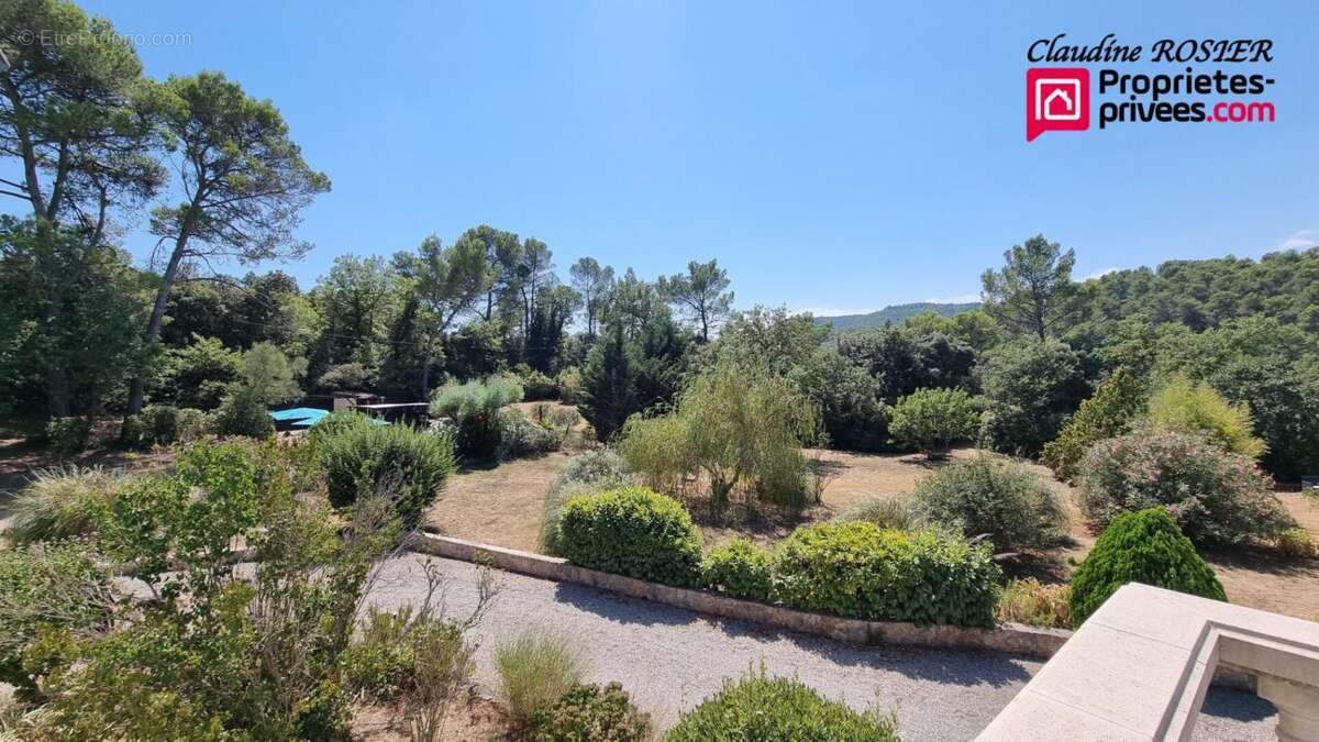 Besse Sur Issole Propriété de 340 m2 terrain 1,2 ha piscine - photo 9