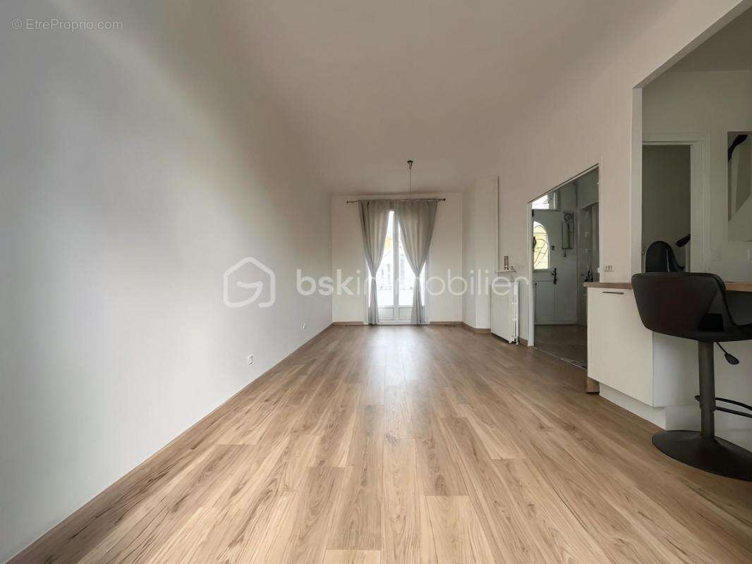 Maison à SAINTE-GENEVIEVE-DES-BOIS