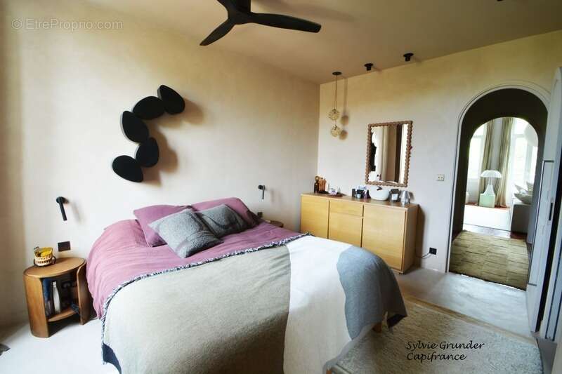 Maison de Maître, 7 pièces SALON DE PROVENCE (13) - photo 8