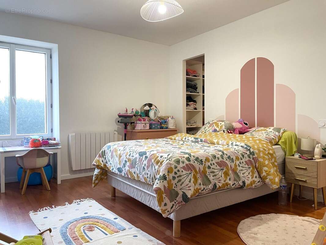 Chambre 1 avec dressing - Maison à DEHAULT