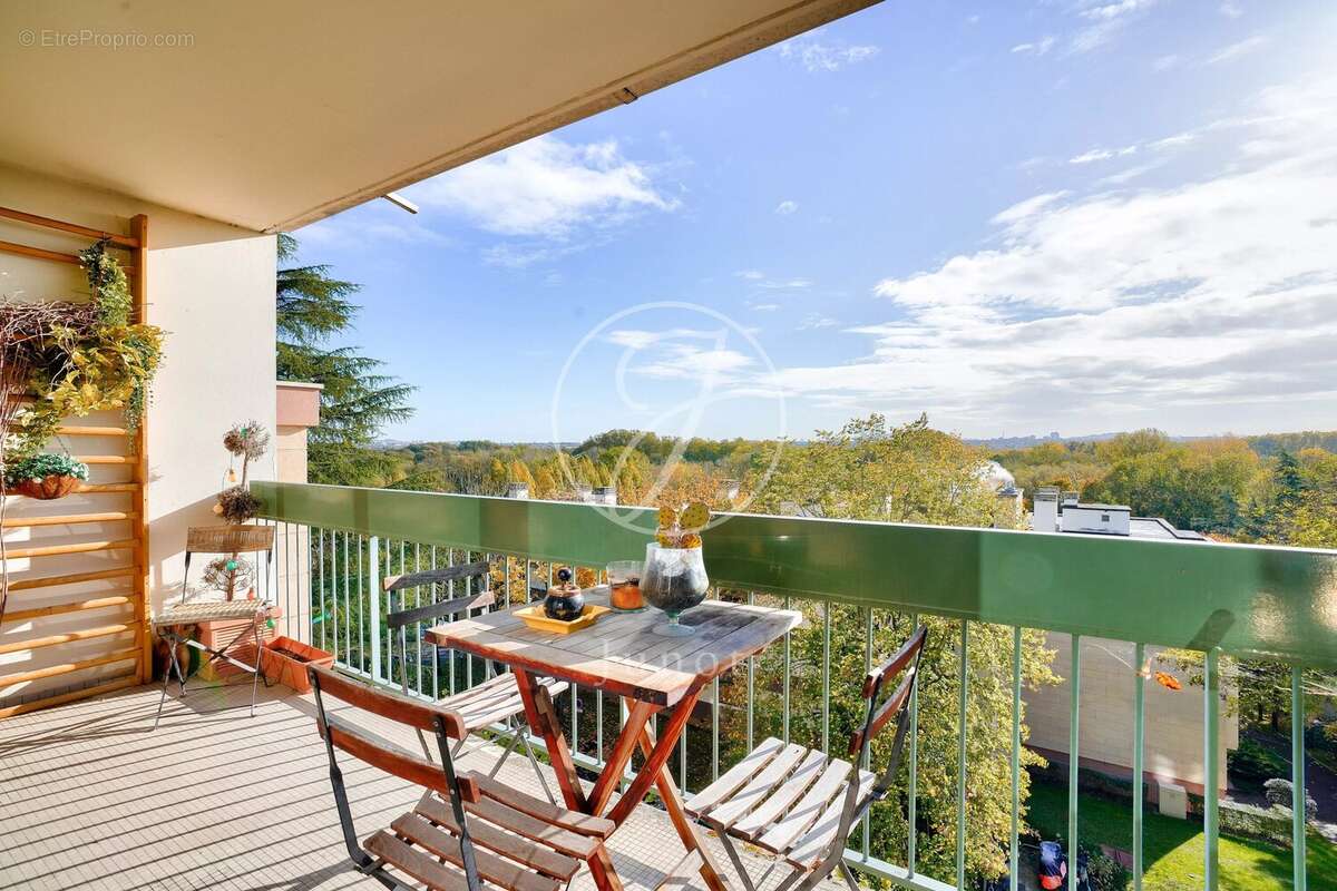 Appartement à LE MESNIL-LE-ROI