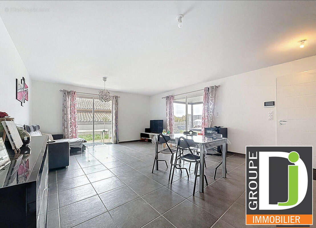 Maison à AOUSTE-SUR-SYE