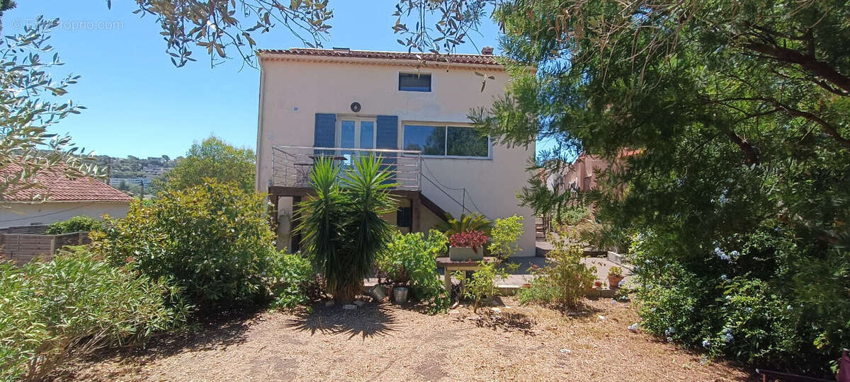** Vue Mer ** Haut de Villa avec Terrasse & jardin ** Saint Mandrier sur mer (83430) ** - photo 2