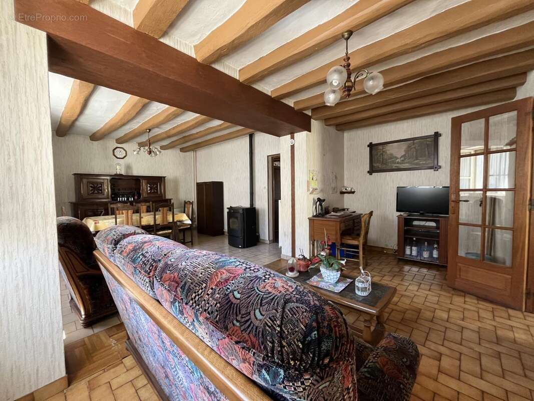 Maison à NUILLE-LE-JALAIS