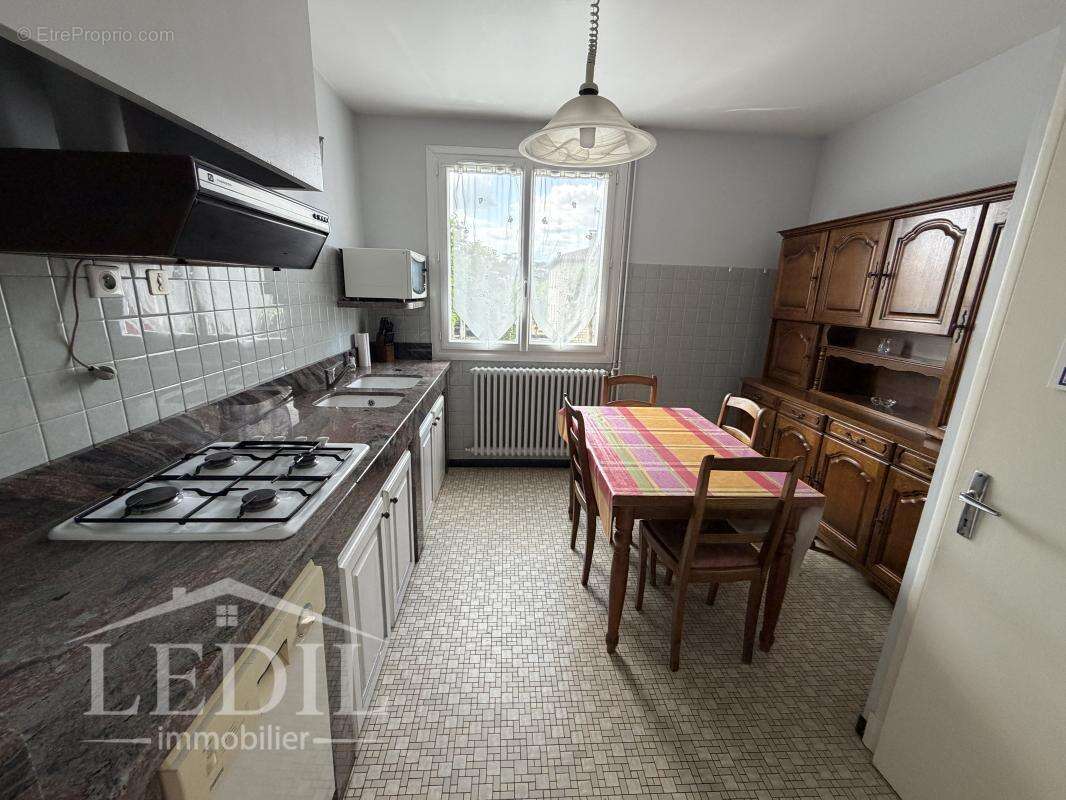 Maison de ville avec garage, terrasse et jardin - photo 5
