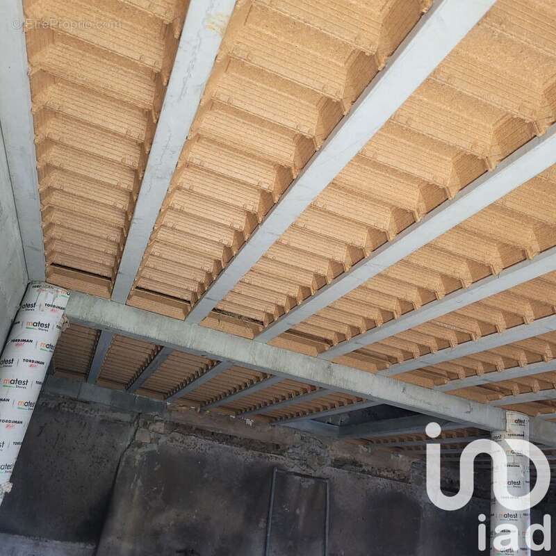 Maison 165 m² à Saint-Laurent-De-Chamousset  - photo 7