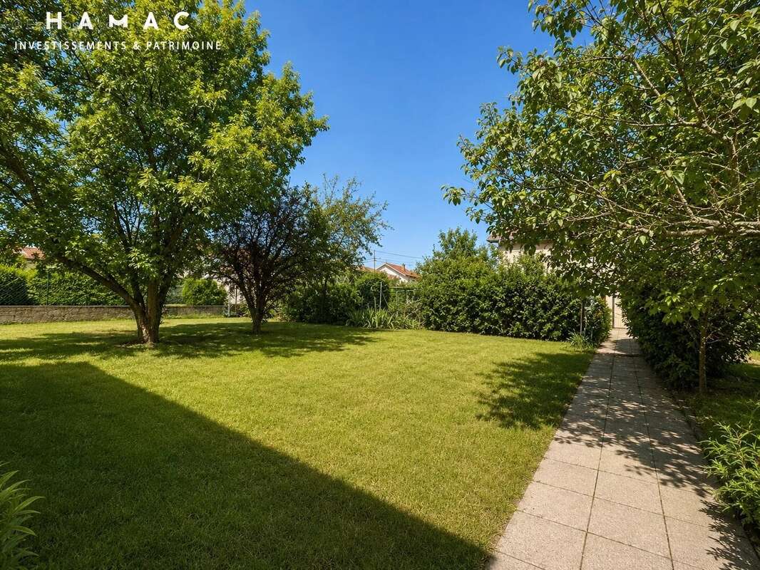 SAINTE-FOY-LÈS-LYON — Maison à rénover sur terrain de 1 112 m² — Fort potentiel ! - photo 3