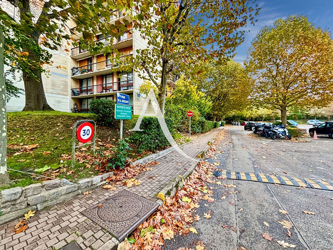 Appartement à FONTENAY-LE-FLEURY