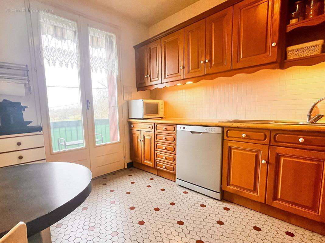 Maison 110m², 2 chambres, bureau, avec fort potentiel d'agrandissement, jardin arboré de près de 7000m², 5 pièces, 2 chambres- 4 - photo 9