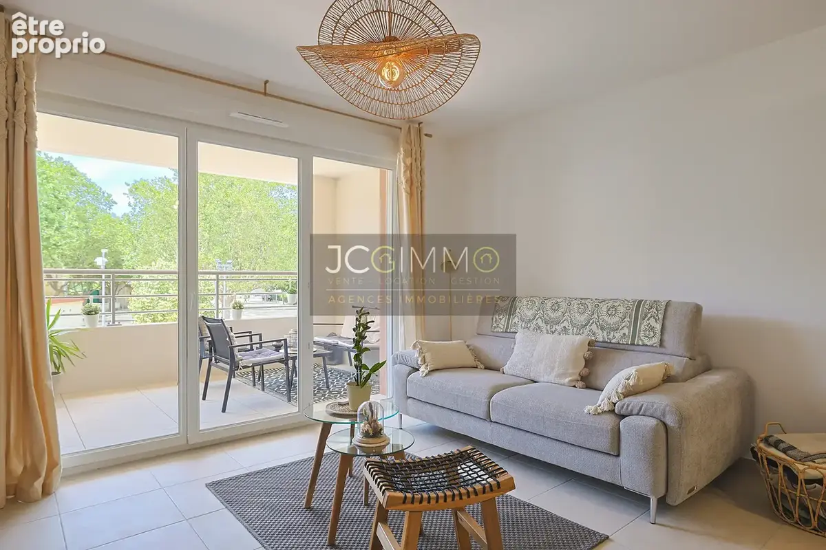 Appartement t3 - ascenseur-  balcon et double garage - sollies-pont 83210 - photo 3