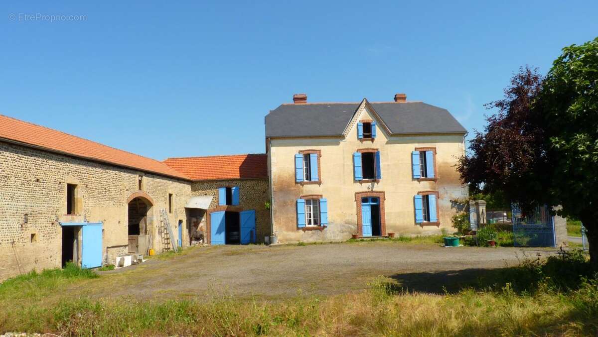 Ferme avec dépendances sur 4492m2 - photo 2