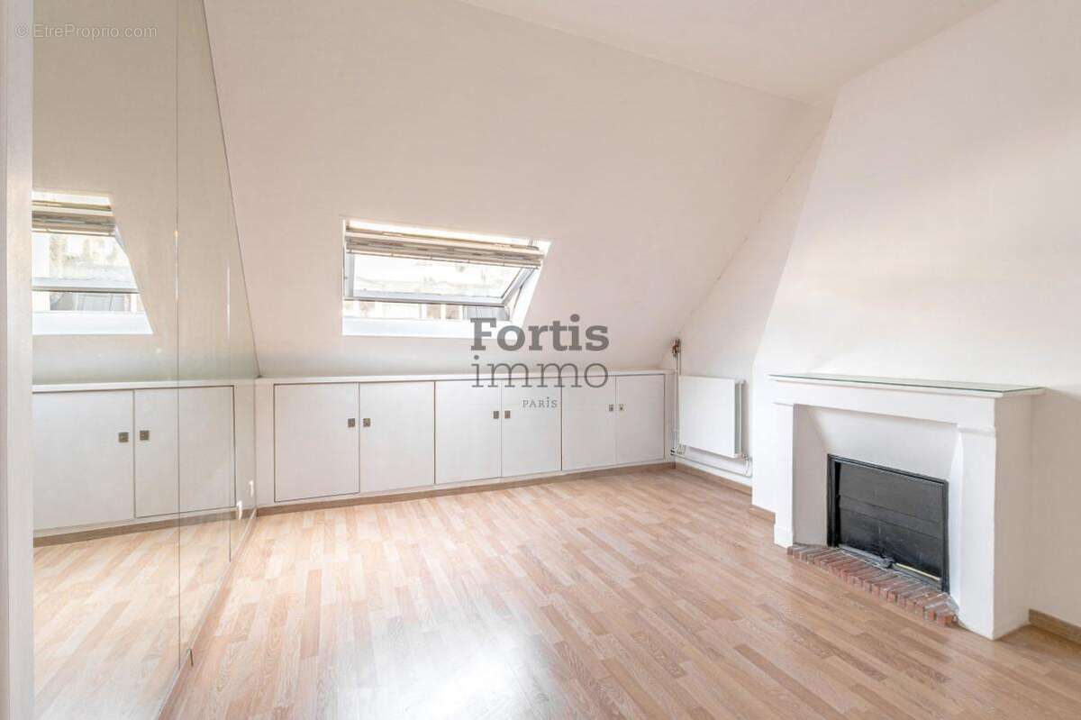 Appartement à PARIS-8E