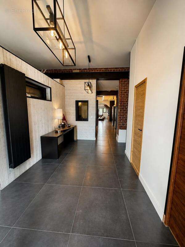 Maison de 5 pièces de 220 m² à Raismes - photo 2