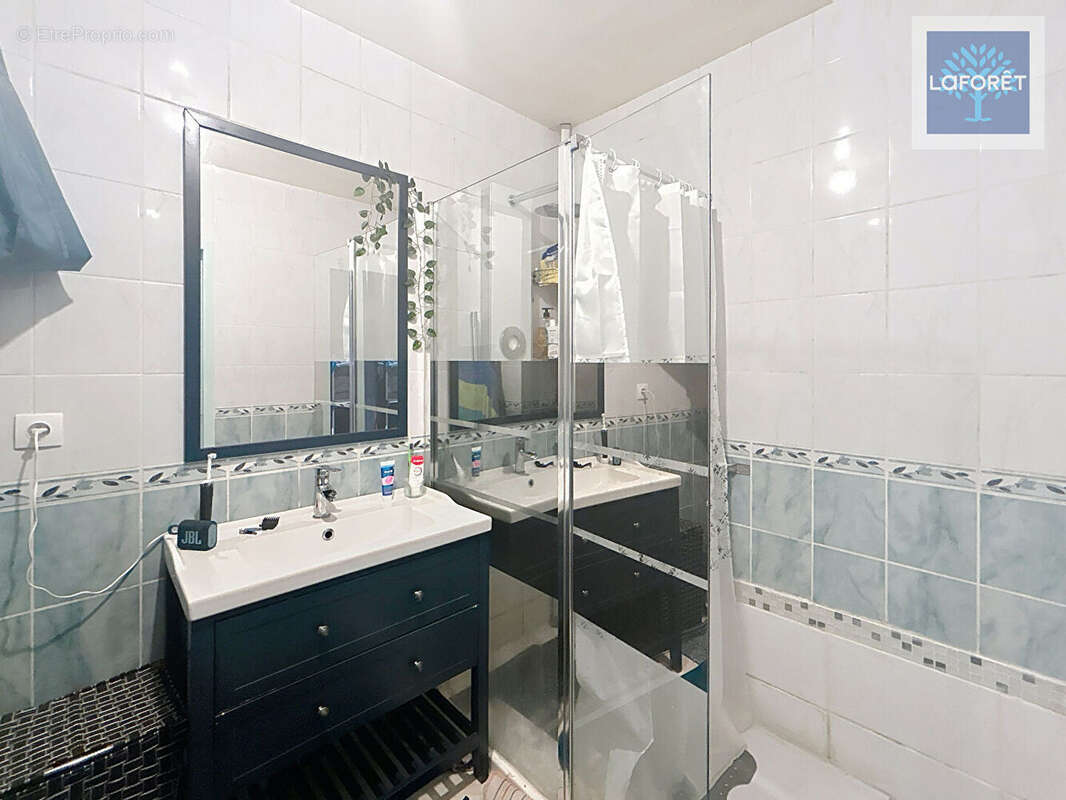 Maison à BUSSAC-FORET